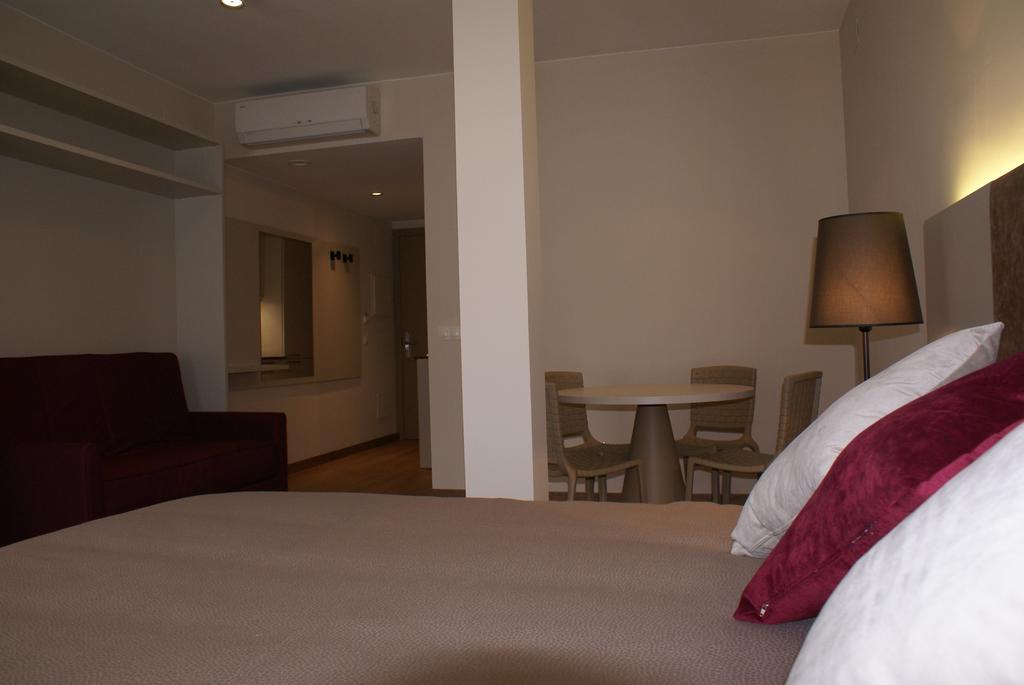 Aparthotel K Figueres  Szoba fotó