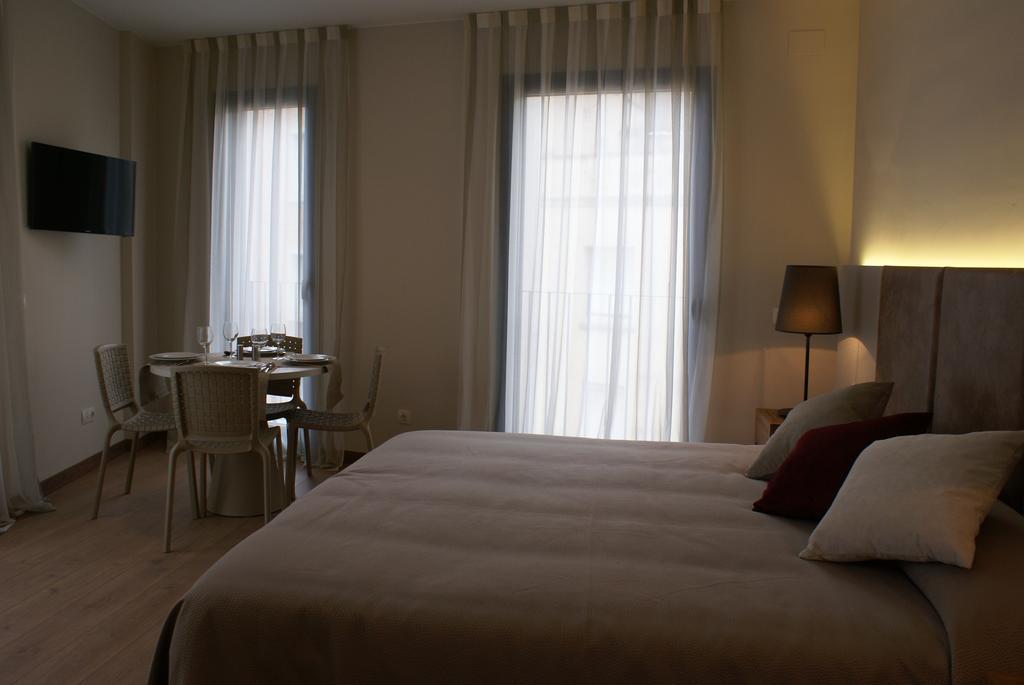 Aparthotel K Figueres  Szoba fotó